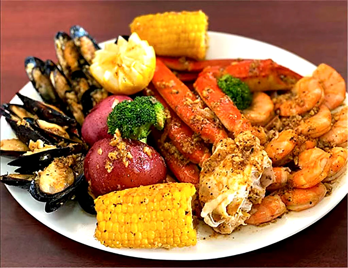 Seafood Boil Combo Platter at Juicy King Crab Express, Seafood Restaurant in Brooklyn